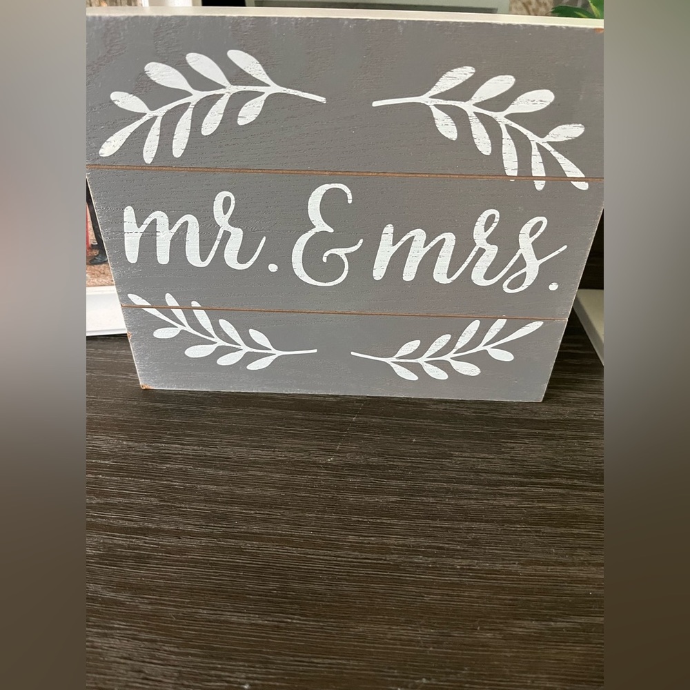 Mr. & Mrs. Rustic sign